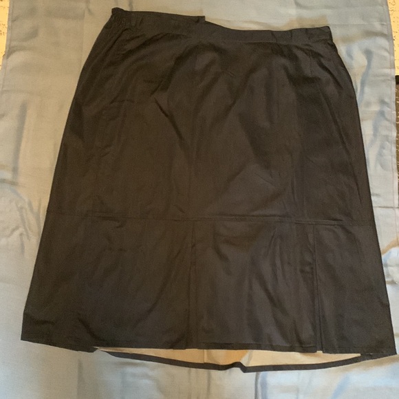 Hi-Lo Skirt by Maggie Barnes. Size 30/32(4X). Navy. Cotton Blend - Picture 2 of 3